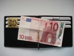 Dollarclip ohne Münzfach mit 6 Kreditkartensteckfächer, abgerundete Außenkanten, Echtes Rind-Leder, Farbe schwarz, Größe ca. 10,5 x 8,8 cm, Geldscheinklammer ohne Münzfach